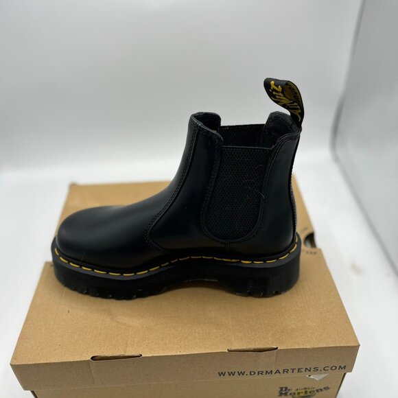 NWT DR. MARTENS V 2976 Quad CHELSEA Boots Polished Smooth Black Women Size 8 NEW - Picture 4 of 6